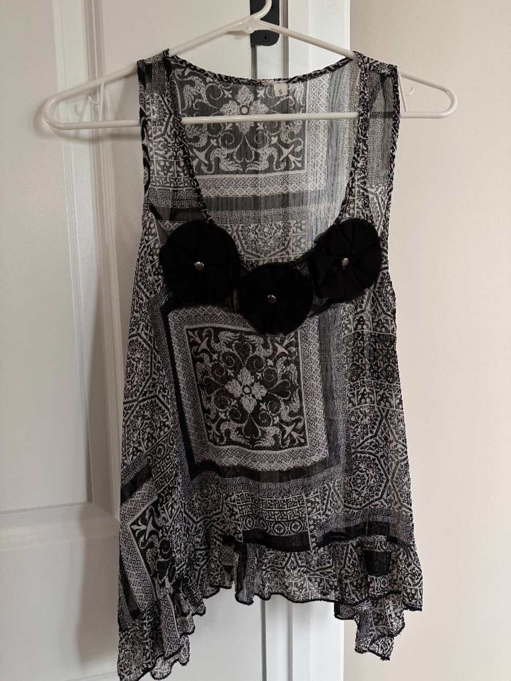 Boutique black and tan flowing ruffled sleeveless shirt.